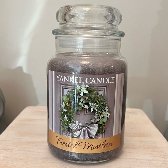 Yankee Candle "FROSTED MISTLETOE"